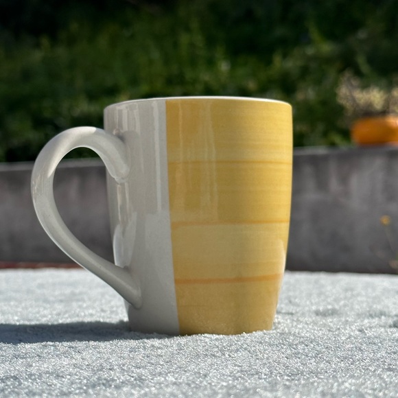 Graydon Hall Mug - Picture 2 of 4